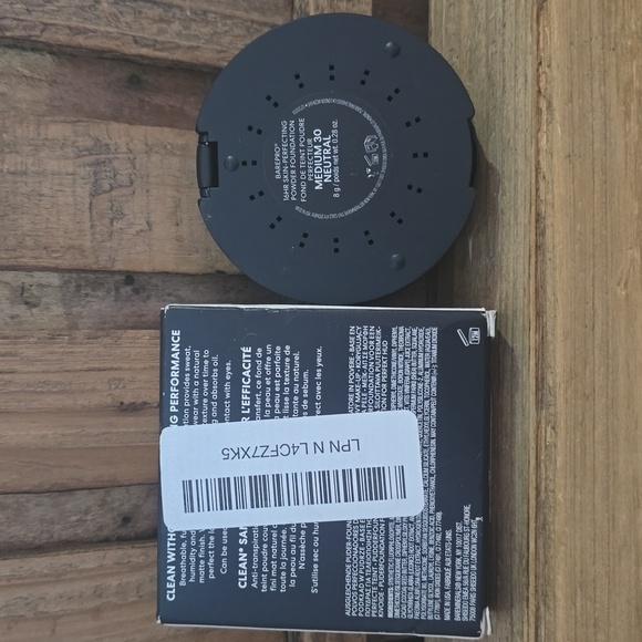 bareMinerals Barepro 16HR Skin-Perfecting Powwder Foundation-Medium 30 Neutral - Picture 3 of 3